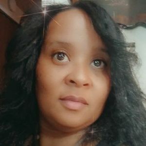 Meet your Posher, Monique